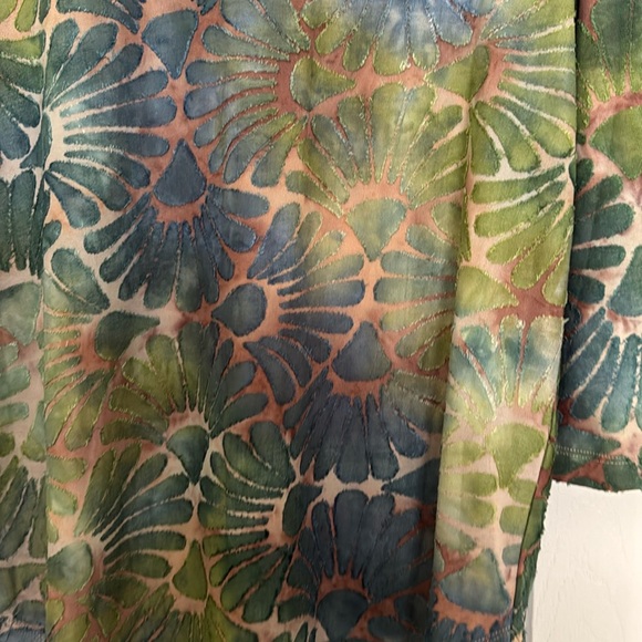 Karen Kane Blue and Green Graphic 3/4 Sleeve Tunic - Picture 5 of 8